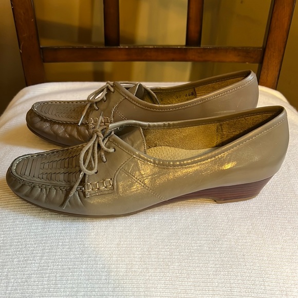 Old Maine Trotters 8B Taupe Excellent Condition - Picture 1 of 6